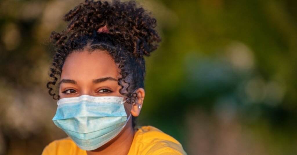 woman wearing face mask 